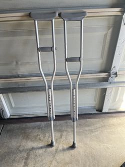 Crutches 4”6 To 5”2