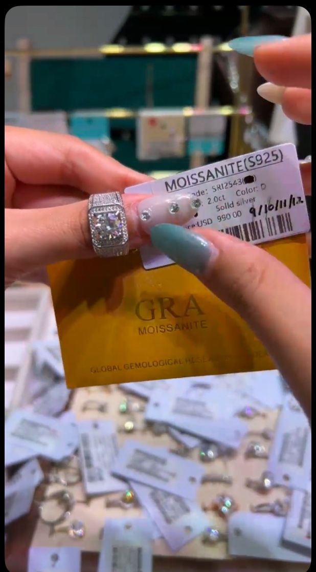 π₯ Radiant Cut Moissanite Gem β 2.0ct GRA Certified | Looks Just Like Diamond!