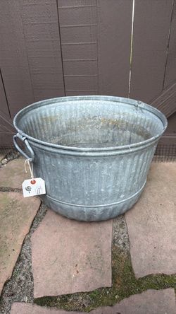Vintage Galvanized Metal Wash Tub