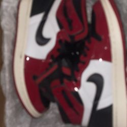 Jordan 1 mid red