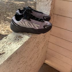 Adidas Yezzy 700 MNVN Size 10