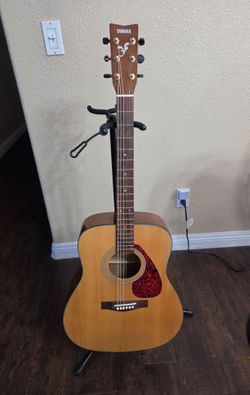 Yamaha (F335) Acoustic Guitar Natural Finish with Road Runner RR2OM Case