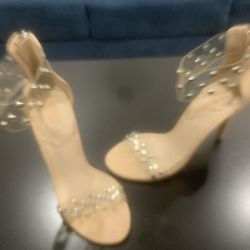 FOREVER 21  LADYS  SIZE 7 HIGH HEELS