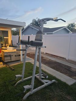 Pull up bar stand
