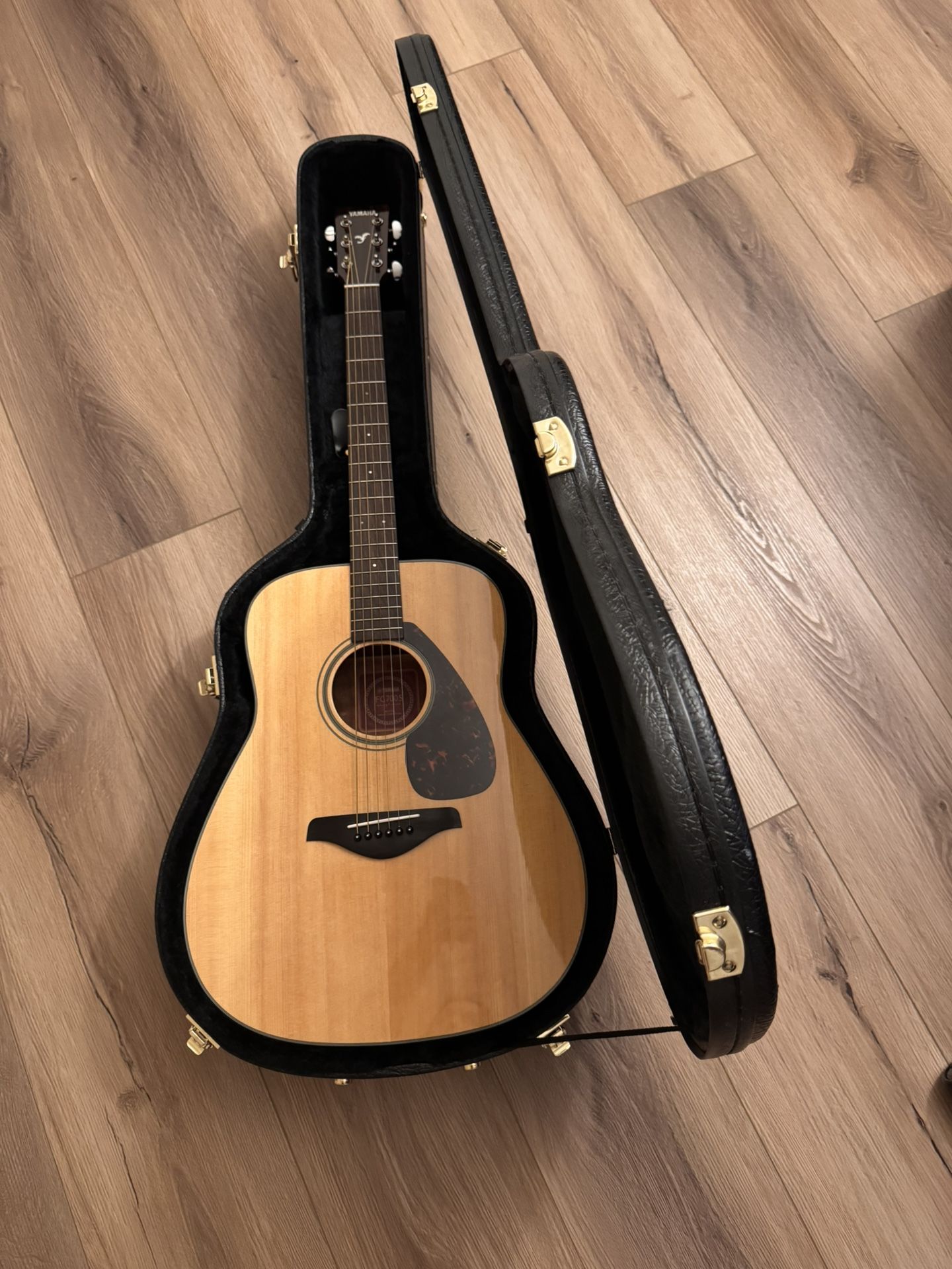Yamaha Acoustic Guitar FG700S