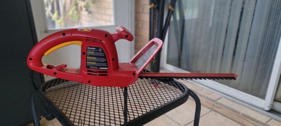 17 in. 2.7 Amp Electric Hedge Trimmer