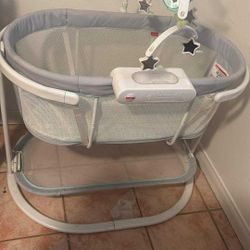 Bassinet/ Baby Bouncer 