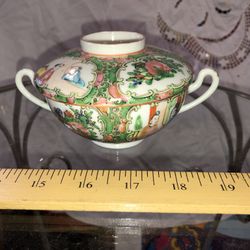 Beautiful Vintage Chinese Famille Rose Medallion Canton Tea Cup & Saucer Set