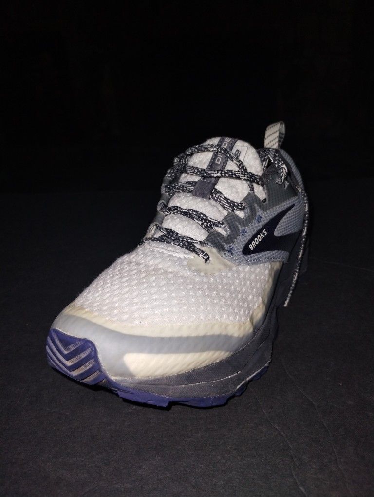 (Size 7.5) Women's Brooks Divide 2 Trail Running Shoes, Good condition.
Used but in good condition. Prices in stores and online range from $100 to $15