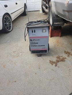 Schumacher Wheeled Car Battery Charger Jump Starter 12 volts