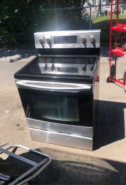 Stove like new delivery and installation included