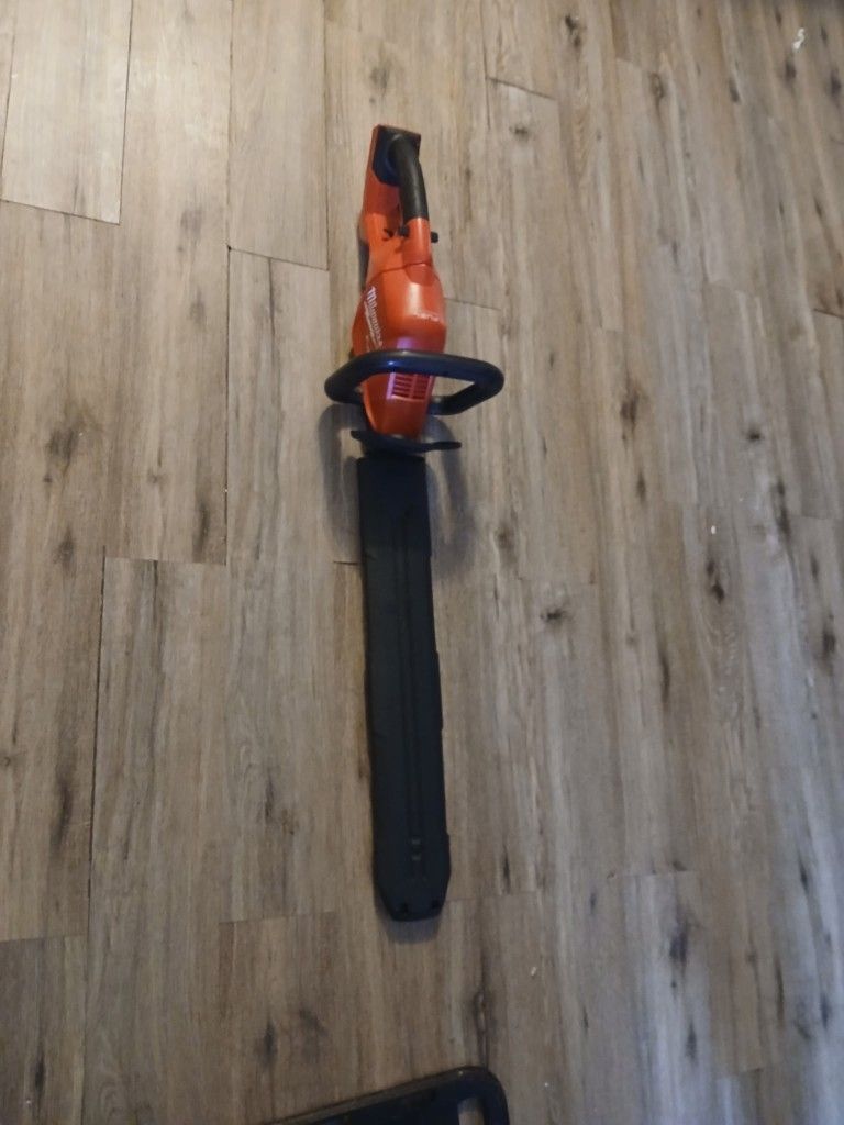 Milwaukee
M18 FUEL 18-Volt 24 in. Brushless Cordless Battery Powered Hedge Trimmer (Tool-Only)
