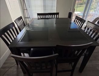 Table w/ chairs