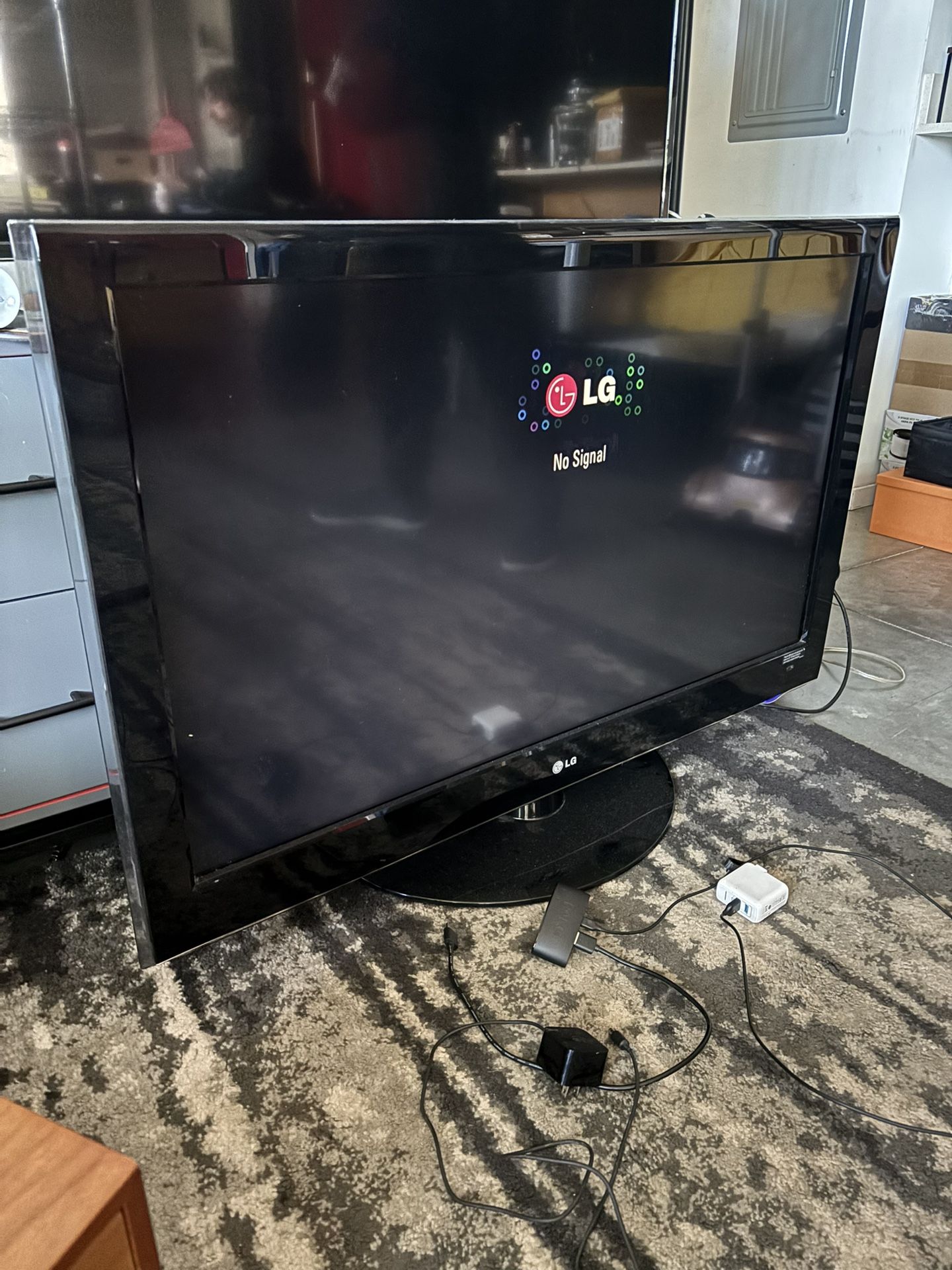 42 inch LG LCD tv