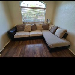 L-shaped Sectional Pull-Out Couch