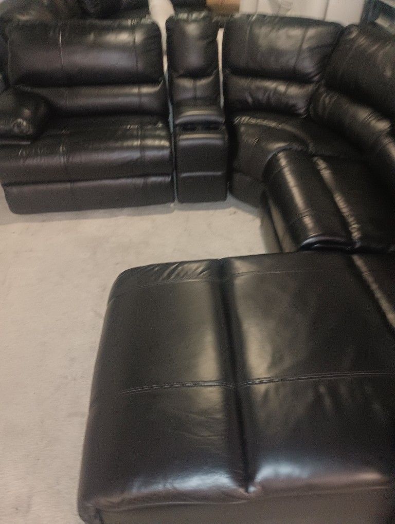 SECTIONAL GENUINE LEATHER RECLINER ELECTRIC BLACK COLOR......