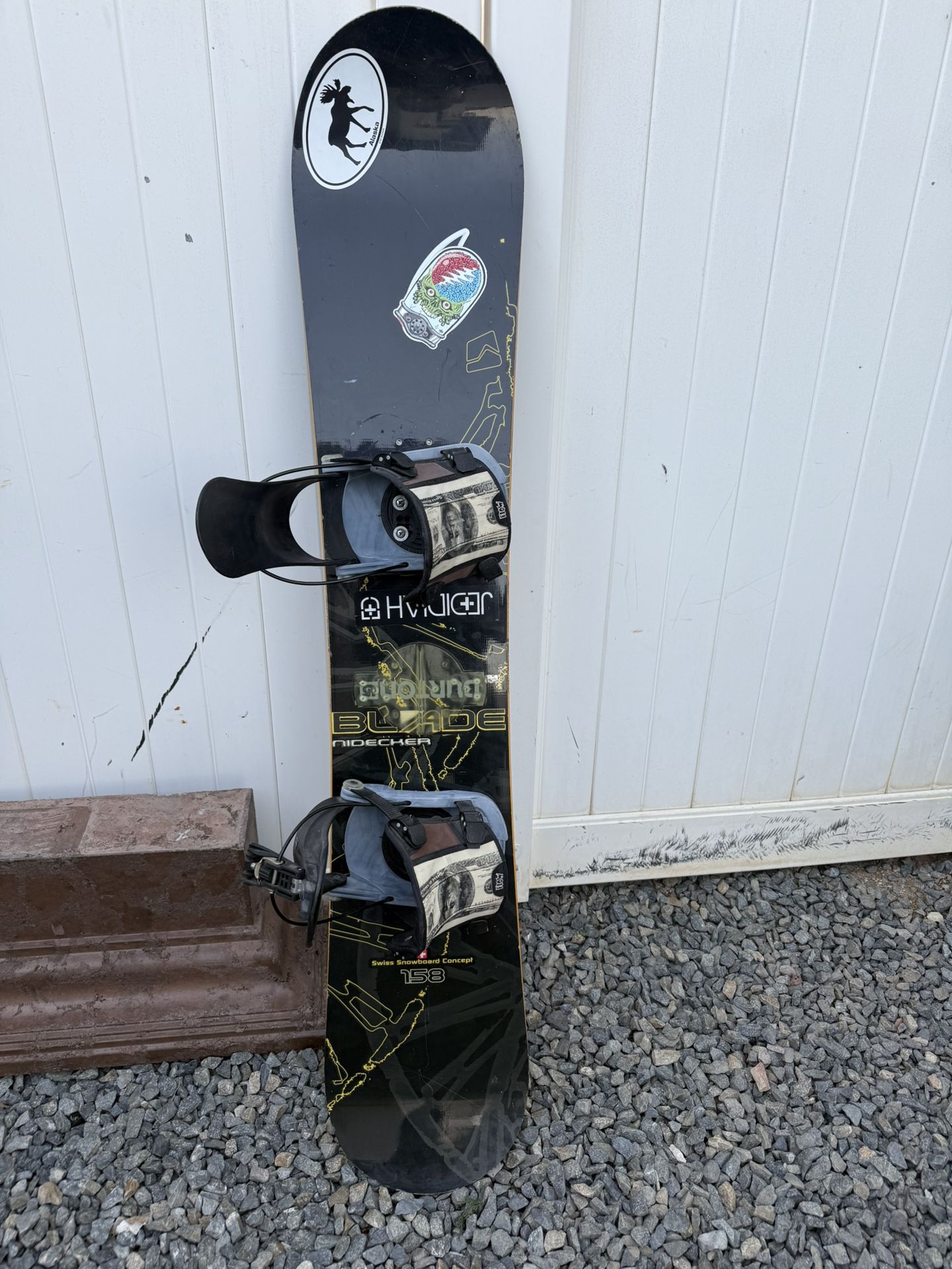 Nidecher Snowboard with Medium Bindings (READ AD)