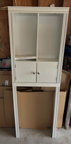 Over the toilet bathroom cabinet (good shape)