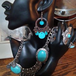 Beautiful Turquoise Jewelry Set