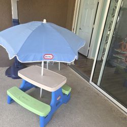 Little Tikes Pinic Table With Umbrella 