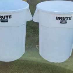 Trash can Rubbermaid  for sale 
