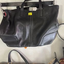 Black Coach Handbag With Straps