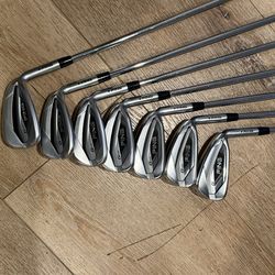 Ping G425 irons with ping bag
