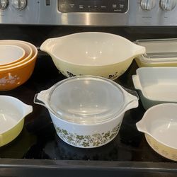 Vintage Pyrex Set