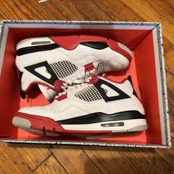 Jordan 4 Fire Red Size 10 Preowned