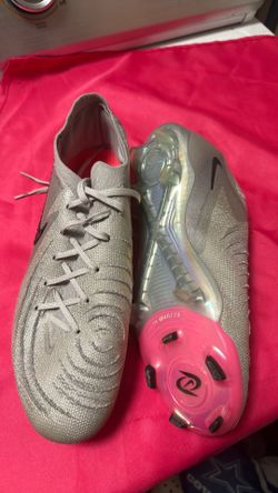 Soccer cleats