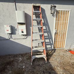 8 Foot Fiberglass Ladder 300 Pound Capacity 