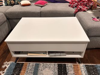 Expandable coffee table