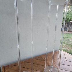 2 Acrylic Stands