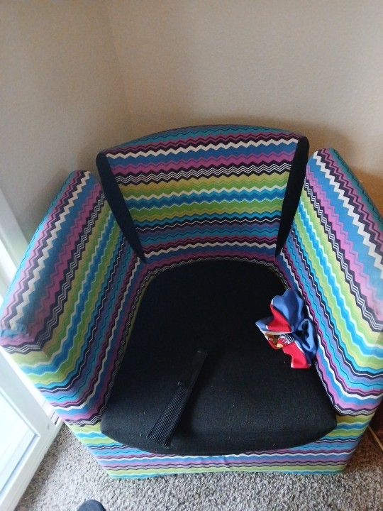 Very Nice Chairs White One Has Some Kitty Scratches