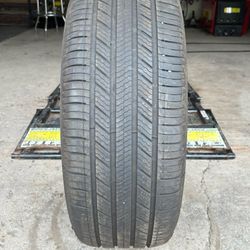 (1) - 235/55/19 Michelin Premier LTX Tire