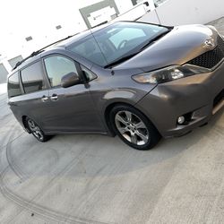 2013 Toyota Sienna