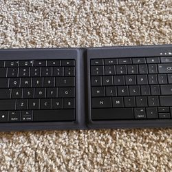Microsoft Wireless Universal Foldable Keyboard for iPad, iPhone, Android Devices, and Windows Tablet:International QWERTY Layout