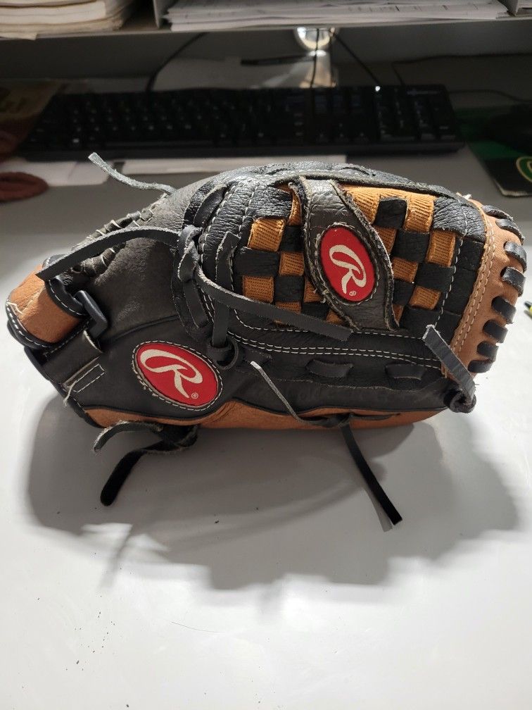 Rawlings Savage
PP115MB 11.5 INCH
Youth glove