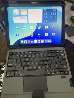 iPad 10th Gen With Key Board For Sale Asap LAST DAY SALE