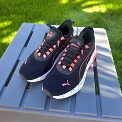 👟🔥 Puma Women’s Sneakers – Size 8 – Like New