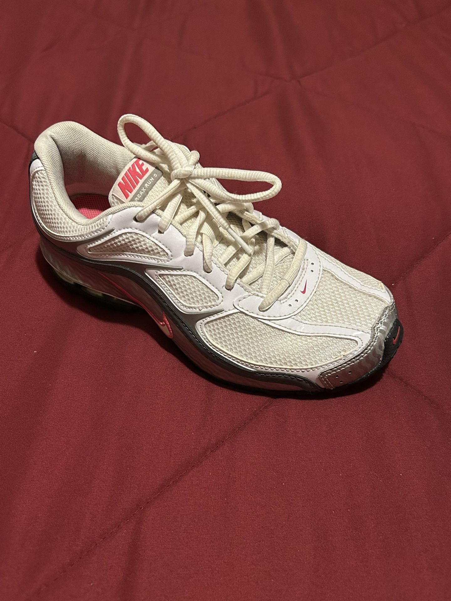 Nike Women s Reax Run 5 Running Sneakers 7.5
