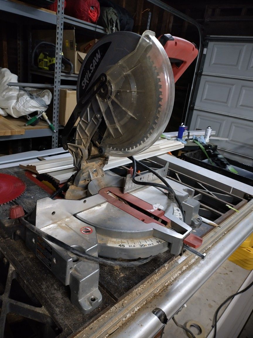 Skilsaw Compound Miter Saw