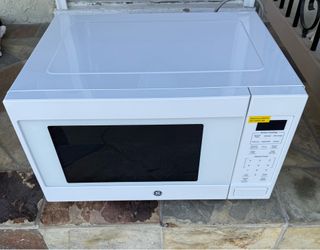 General Electric countertop full size microwave