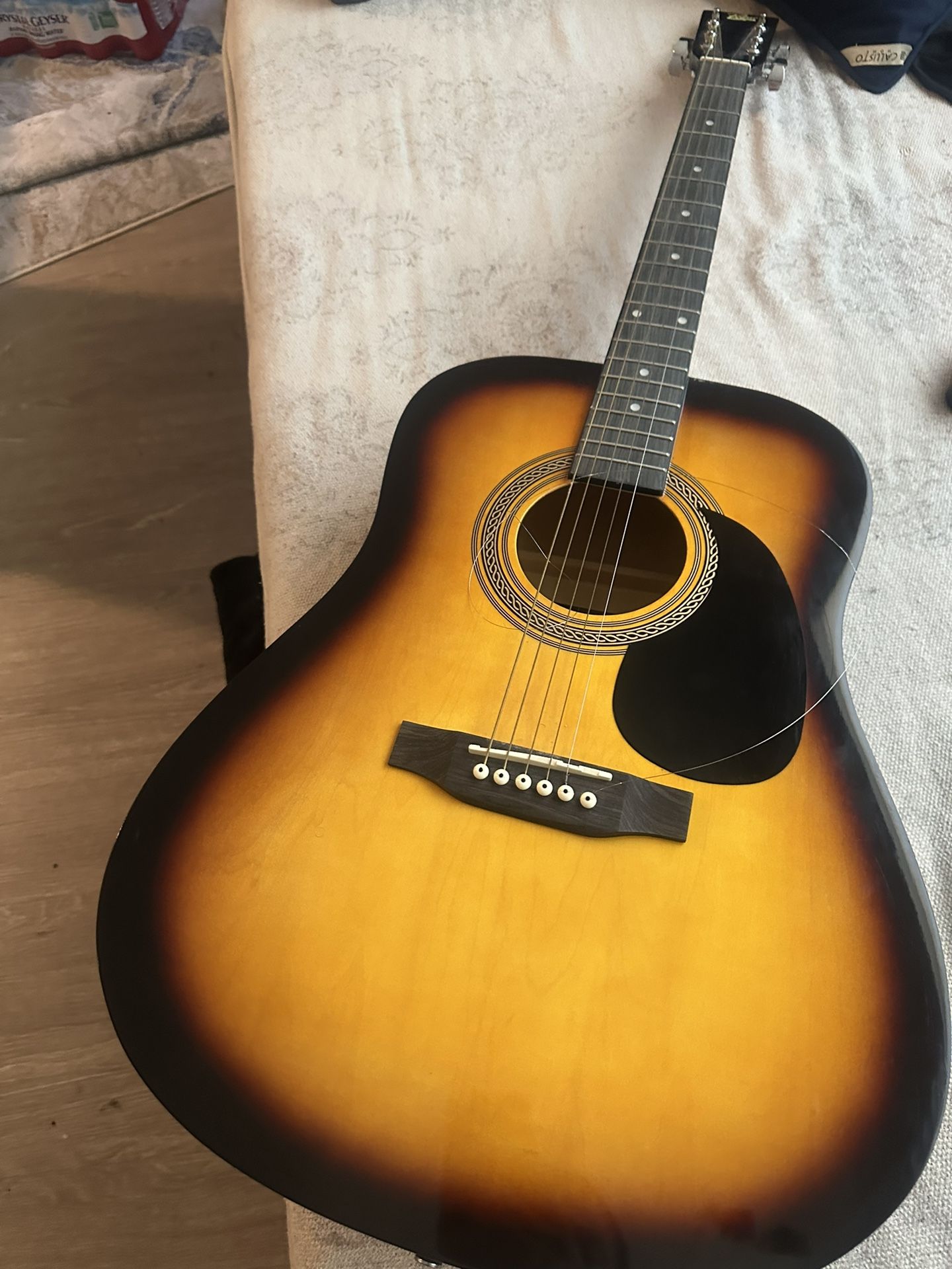 Rogue Acoustic Guitar
