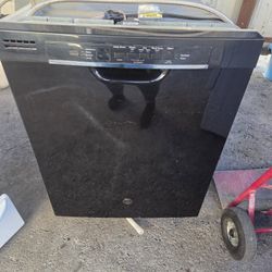 Ge Black Diswasher Like New Condition From Scratch And Dent 