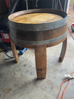 Nice  Wine Barrels coffee table in excellent condition 