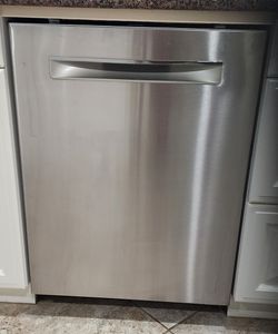 Bosch 800 Series Dishwasher - Model SHP68T55UC/01 - 44 dBA - Immaculate Condition