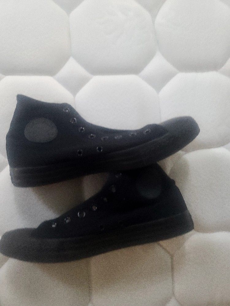 Black Converse Size 8