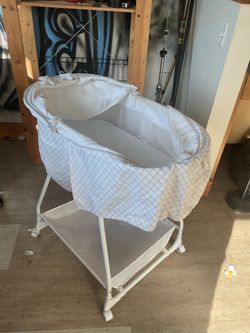 Delta deluxe soothing dreams bassinet