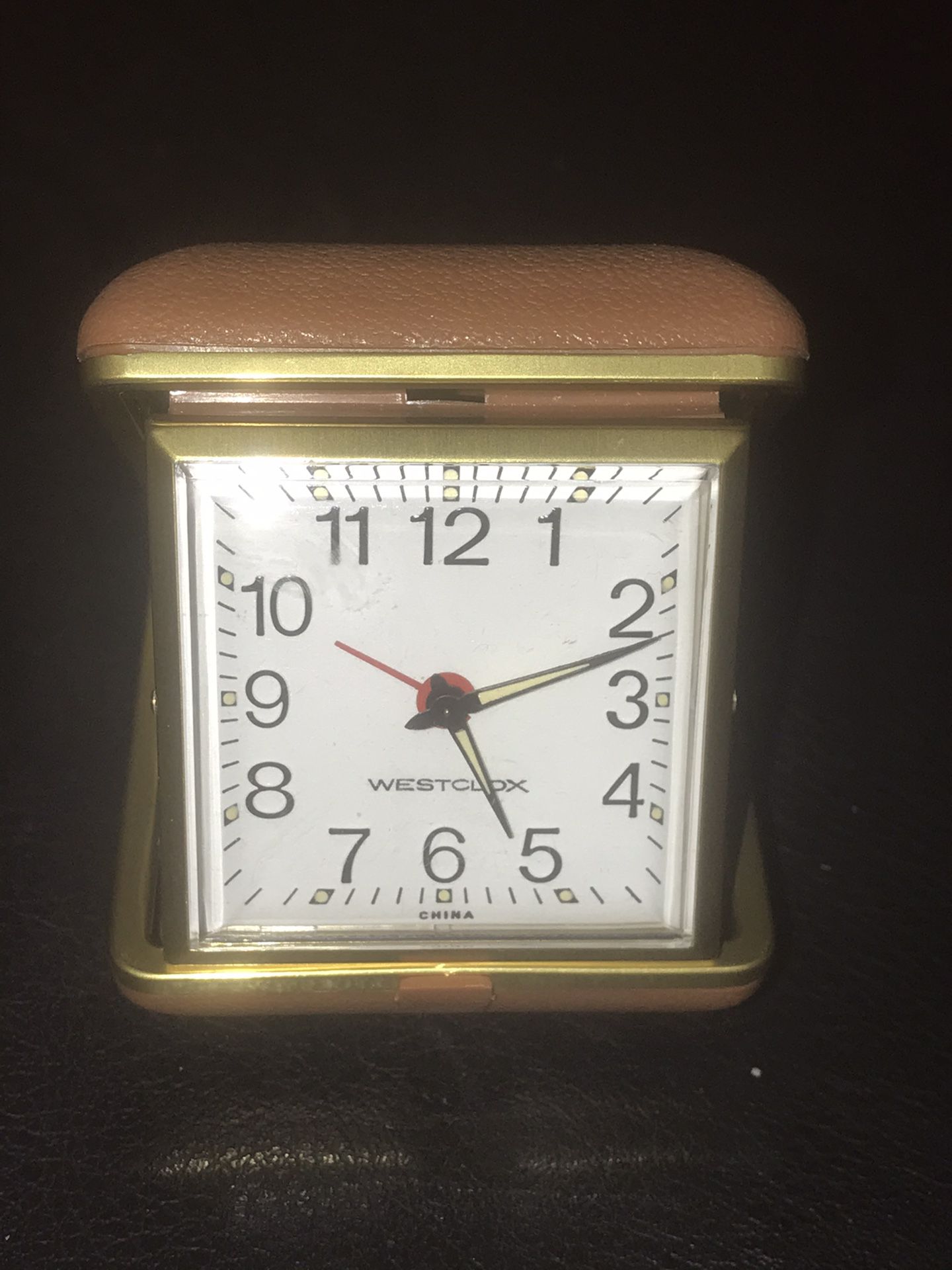 Antique looking traveling alarm clock. Works perfect